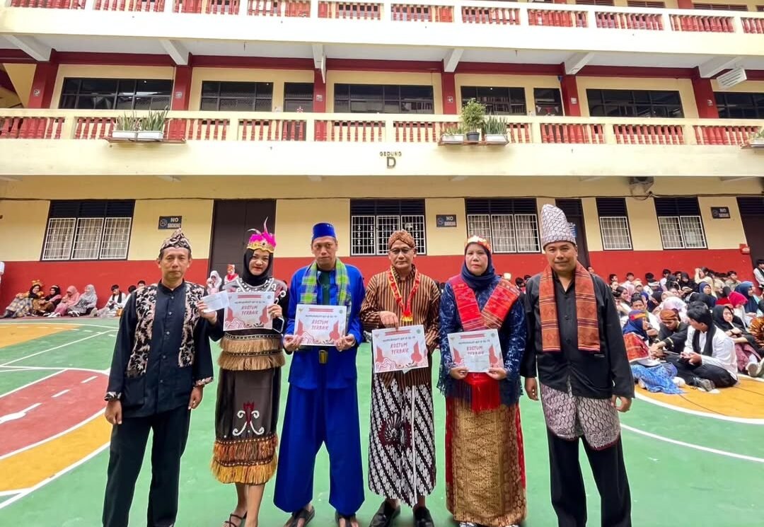 Kegiatan-lomba-guru-dan-karyawan-dalam-rangka-peringatan-HUT-RI-ke-79.-1-1-e1746976889978